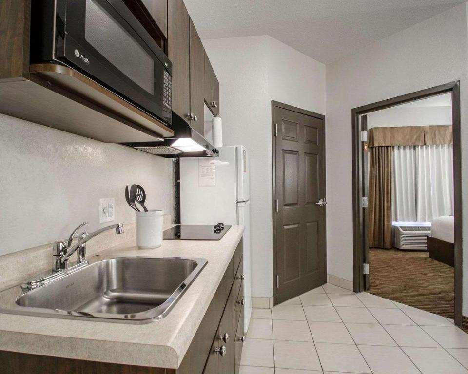 Royal Suites Estevan Exterior foto